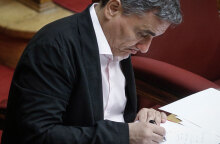 tsakalotos1.jpg