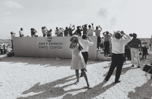 2012_nyr_02543_0022_000garry_winogrand_apollo_11_moon_shot_cape_kennedy_florida_1969-2.jpg