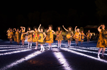 «Θεσμοφοριάζουσες» σε σκηνοθεσία Β. Θεοδωρόπουλου, Φεστιβάλ Αθηνών & Επιδαύρου (Αρχαίο Ωδείο Πατρών)