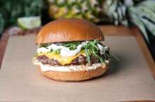 Angus Young Burger από το The Big Kahuna