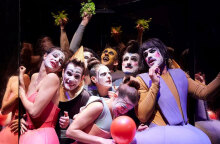 «Η κωμωδία των παρεξηγήσεων» σε σκηνοθεσία Κατερίνας Ευαγγελάτου, Νέο Θέατρο Κατερίνα Βασιλάκου