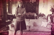 Diane Arbus, Penelope Tree in her living room, N.Y.C. 1962