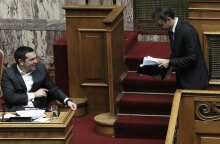 Το απρόοπτο Τσίπρα-Μητσοτάκη στη Βουλή