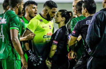 Δεν... μάσησε γυναίκα διαιτητής στη Βραζιλία