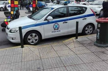 Περιπολικό έκλεισε ράμπα αναπήρων στη Γλυφάδα