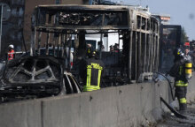 Οδηγός πυρπόλησε λεωφορείο με μαθητές