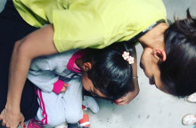 Κέιτι Χολμς - Μόρια