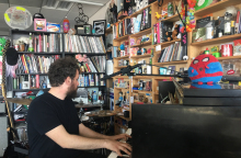 O Theodore θα εμφανιστεί στο θρυλικό Tiny Desk Concert