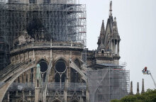 Πυρκαγιά στην Παναγία των Παρισίων