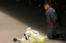 Ο 26χρονος Tales Soares  κατέρρευσε στην πασαρέλα