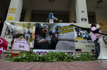 Παράσταση διαμαρτυρίας των καθαριστριών του «Δρομοκαΐτειου» έξω από το Υπουργείο Υγείας