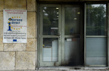 Επίθεση με γκαζάκια στο Europe Direct 