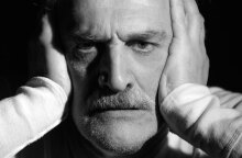 «Το Τέλος» του Σάμουελ Μπέκετ, με τον Δημήτρη Καταλειφό, σε σκηνοθεσία Γιώργου Σκεύα, στο θέατρο Εμπορικόν