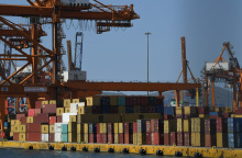 Εμπορευματοκιβώτια στον Πειραιά