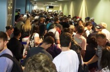 Εικόνες ντροπής στο αεροδρόμιο της Ρόδου