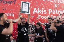 Άκης Πετρετζίκης