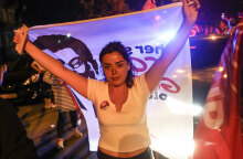 Ξέφρενοι πανηγυρισμοί για την επικράτηση Ιμάμογλου στην Κωνσταντινούπολη