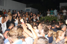 Radio Active, Θοδωρής Παπατσαρούχας, street party,  Σίφνος