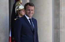 macron6.jpg
