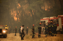 Φωτιά στην Εύβοια καίει πευκοδάσος Natura