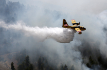 Συνεχίζονται οι εναέριες ρίψεις νερού