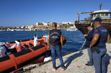 Αποβίβαση ανήλικων μεταναστών στη Λαμπεντούζα