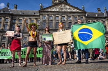 Διαδήλωση στο Άμστερνταμ για τον Αμαζόνιο 