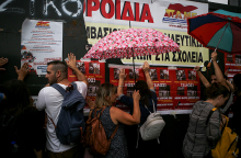 Διαμαρτυρία με βροχή