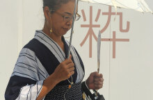 Γυναίκα με γυαλιά οράσεως στην Ιαπωνία