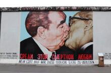 Berlin Wall Vrabel.jpg