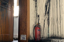 Επίθεση Ρουβίκωνα στο γραφείο της Κεραμέως 