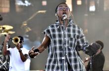 Lauryn Hill Guarding.jpg