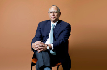 Ντιν Μπάκερ των New York Times 