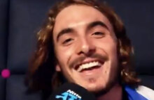 Ο Στέφανος Τσιτσιπάς τραγουδά «I'm so excited»