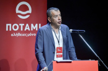 Σταύρος Θεοδωράκης