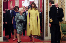 Βασίλισσα Ελισάβετ και Μελάνια Τραμπ 