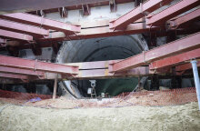 Επίσκεψη του υπουργού Μεταφορών στο εργοτάξιο του μετρό στον Πειραιά