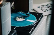 Istories Me Diaforetiko Telos Ta Blues.jpg