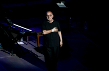 Θάνος Μικρούτσικος 