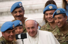 pope-francis-selfie.jpg