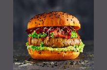 Η Megas Yeeros με την νέα σειρά προϊόντων Mega Meatless η Νο. 1 Παραγωγός Γύρου στον Κόσμο μας μυεί στο κόσμο του “εναλλακτικού” κρέατος.