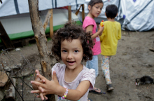 Προσφυγόπουλα στη Μόρια