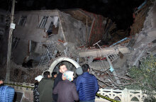 Τουρκία: Θρήνος στα ερείπια για τους νεκρούς του φονικού σεισμού