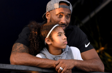 Ο Κόμπι με την κόρη του Τζίτζι 