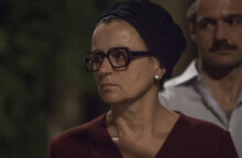 Καρυοφυλλιά Καραμπέτη, Ευτυχία