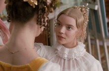 Η Anya Taylor-Joy ως Emma στην ομώνυμη ταινία