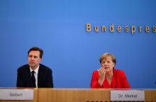 Στέφεν Ζάιμπερτ - Άνγκελα Μέρκελ