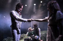 «Περηφάνια και προκατάληψη» της Τζέιν Όστεν,  σε σκηνοθεσία Ιόλης Ανδρεάδη στο Θέατρο Αλκυονίς