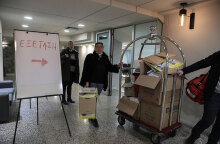 ΣΕ ΚΑΡΑΝΤΙΝΑ ΣΕ ΞΕΝΟΔΟΧΕΙΟ ΤΗΣ ΑΘΗΝΑΣ ΕΛΛΗΝΕΣ ΠΟΥ ΕΠΕΣΤΡΕΨΑΝ ΑΠΟ ΤΗΝ ΙΣΠΑΝΙΑ 