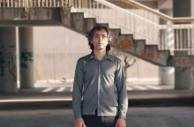 O Γιαν Βαν σπάει την καραντίνα με το νέο του τραγούδι «Μάτια Καστανά»